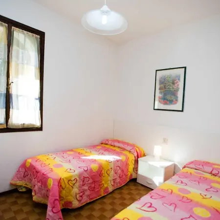 Omaira Villa